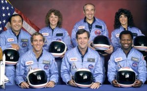 Os sete tripulantes da Challenger em 1986. 