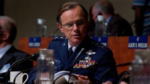 General Kutyna (Bruce Greenwood). 
